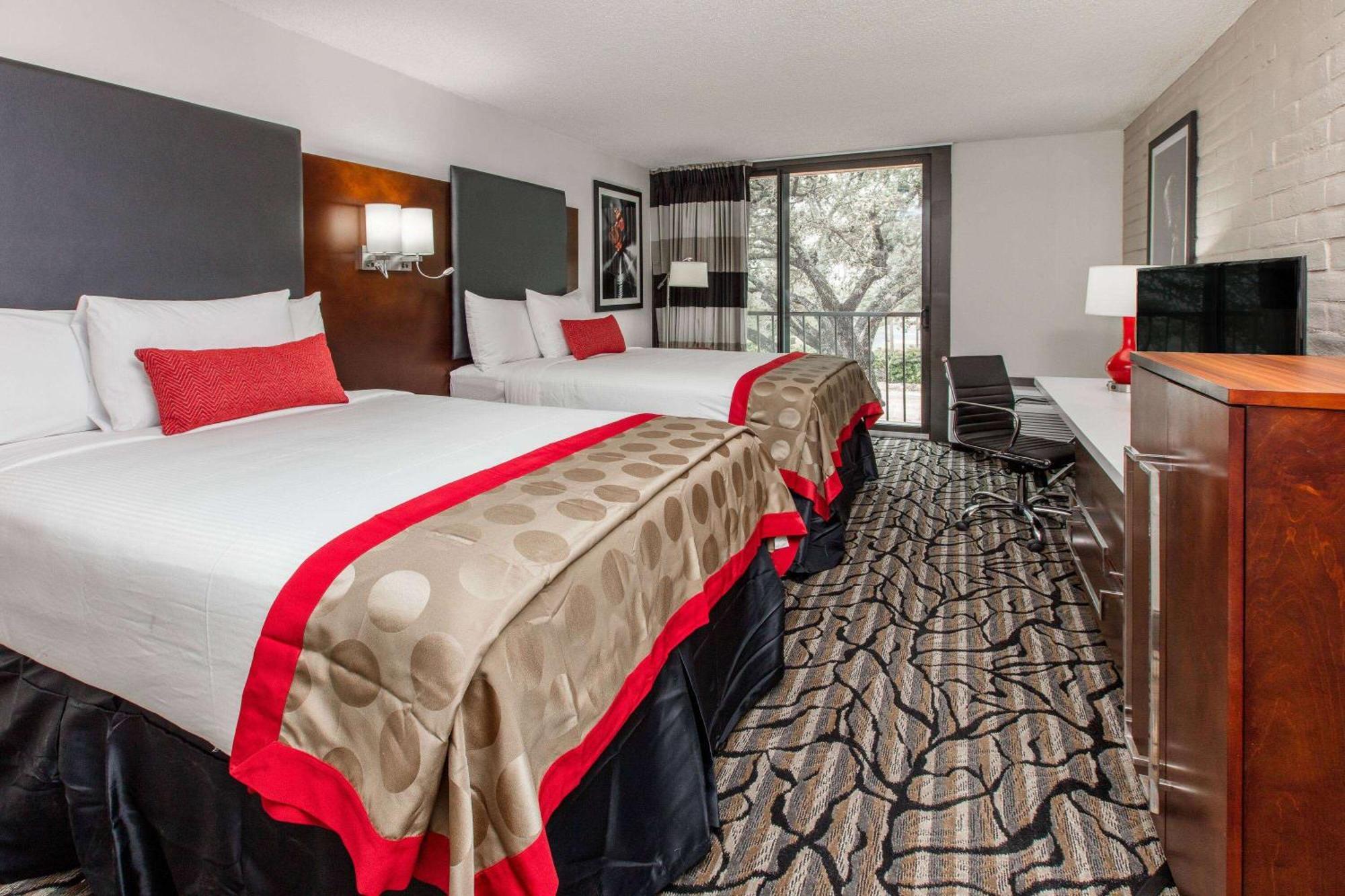Double Room Two Double Beds Private Balcony Non-Smoking
